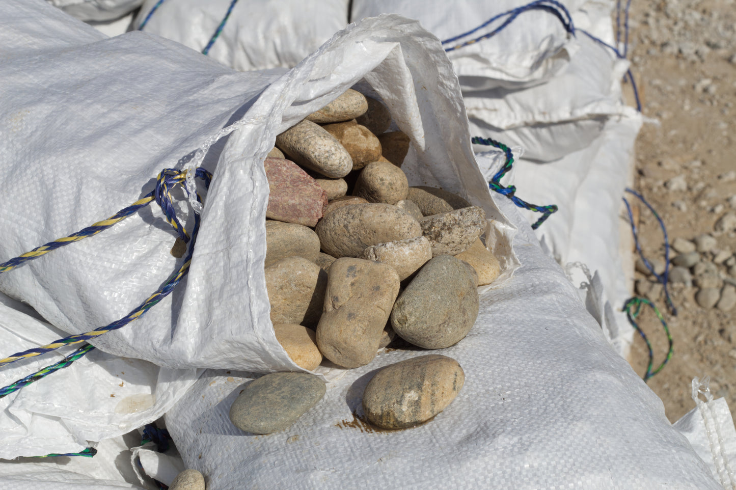 Bagged 1" to 2" Colorado River Rock