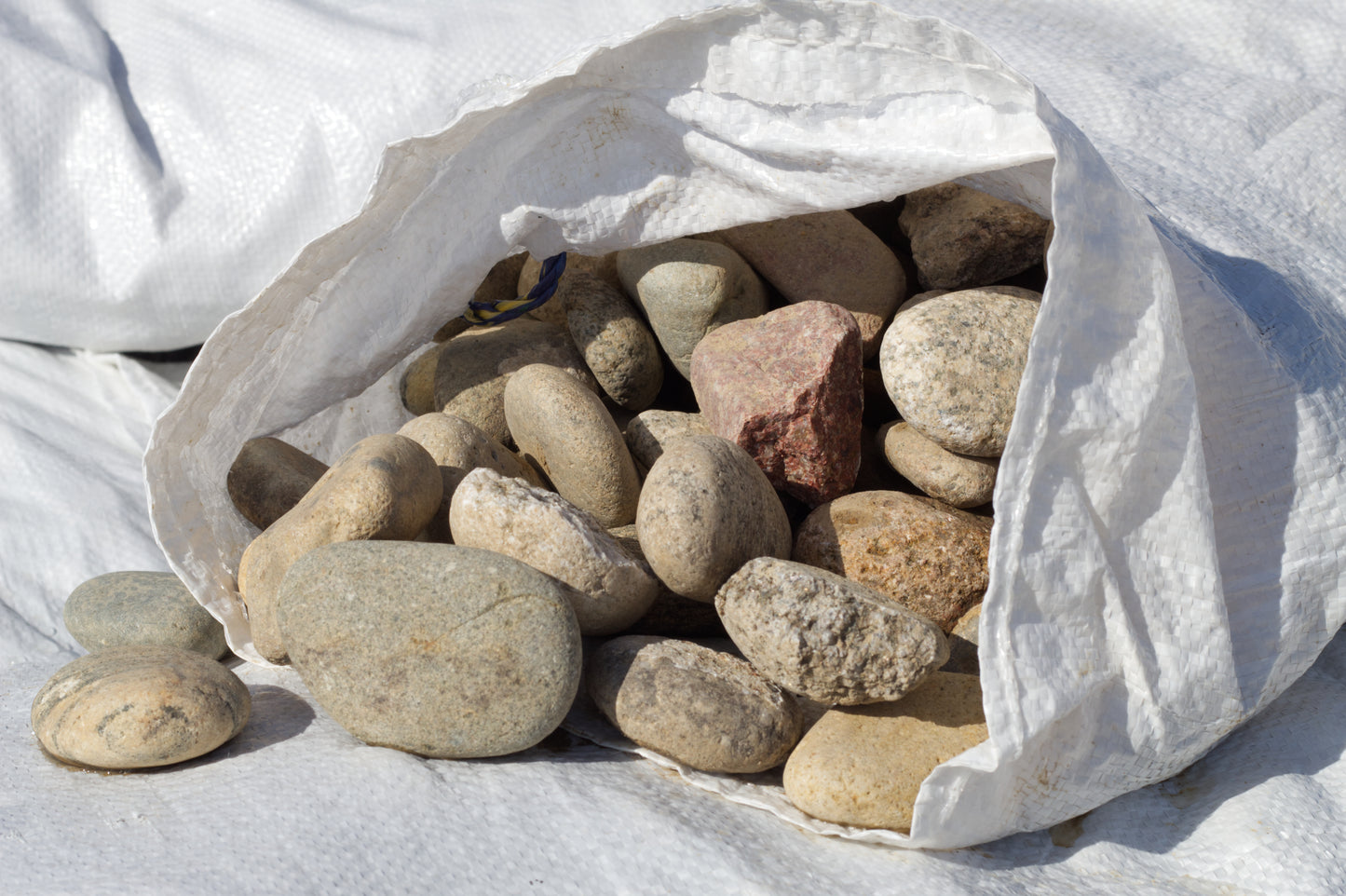 Bagged 1" to 2" Colorado River Rock